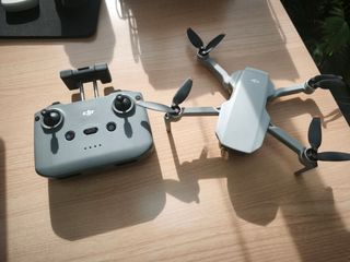 Dron DJI Mini 2 SE con caja