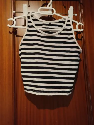 Top de rayas blanco y negro