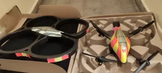 Drone Parrot Rojo y Amarillo