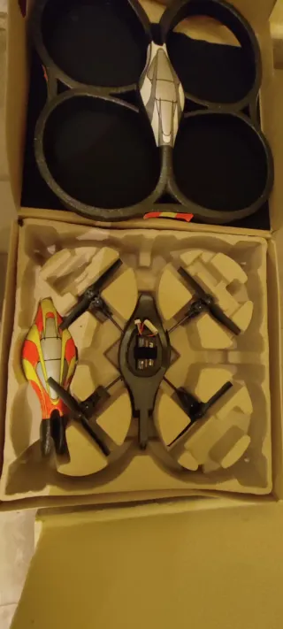 Drone Parrot Rojo y Amarillo