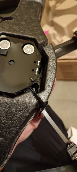 Drone Parrot Rojo y Amarillo