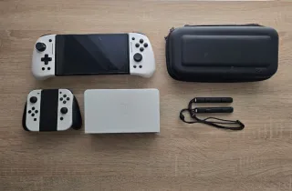 Nintendo Switch OLED Bianca e Nera