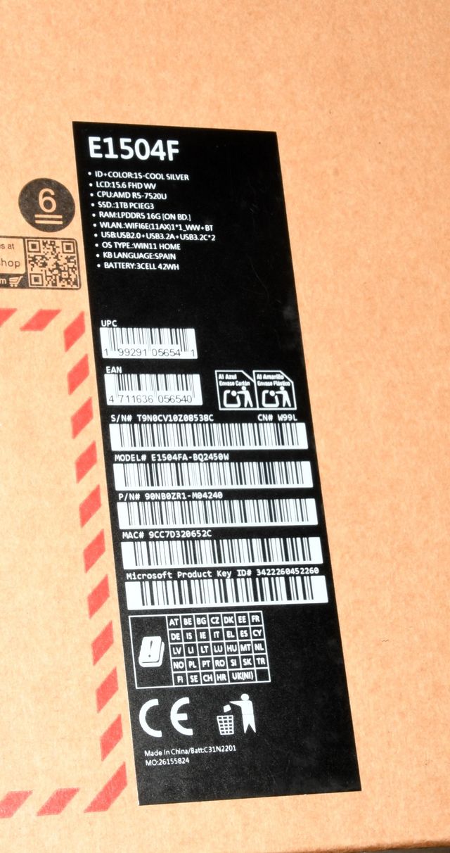 Portátil ASUS Vivobook E1504F AMD R5-7520U 1TB