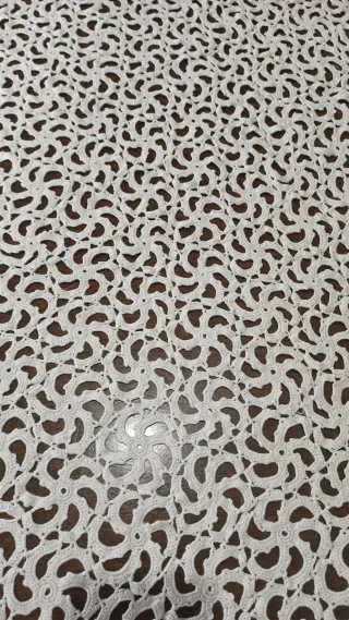 Tovaglia ricamata a mano anni '60