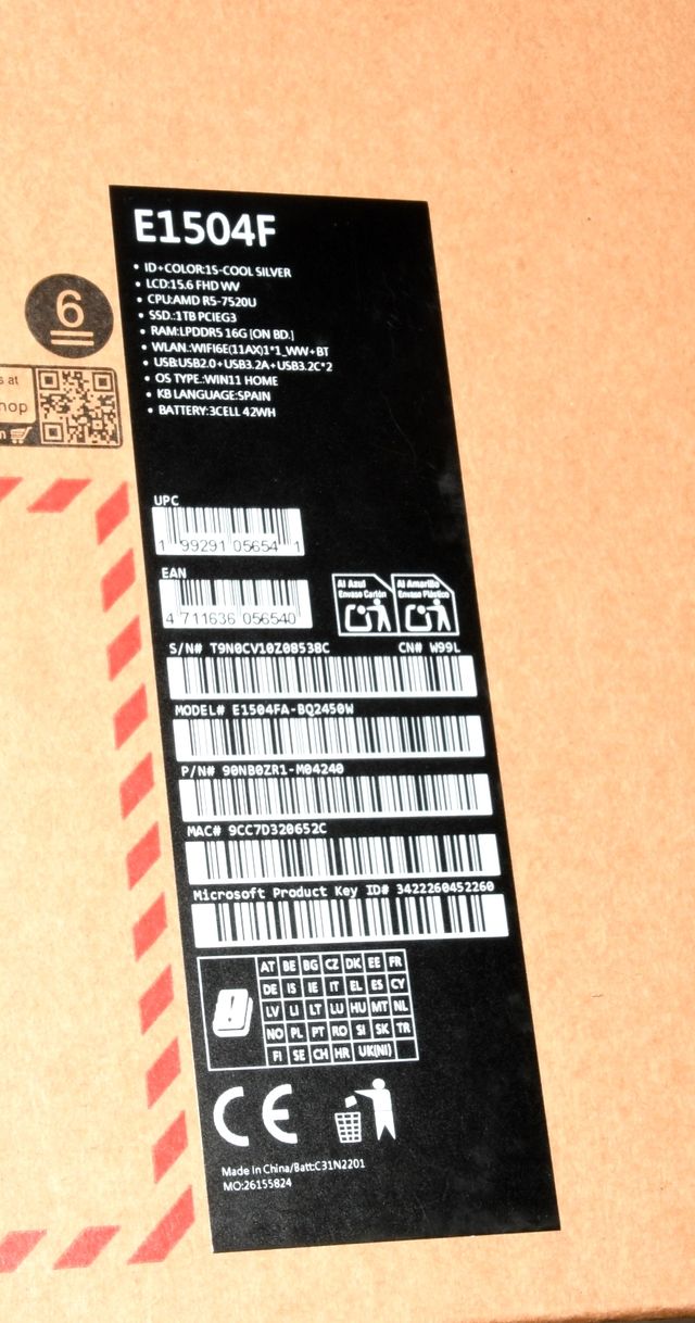 Portátil ASUS Vivobook E1504F AMD R5-7520U 1TB