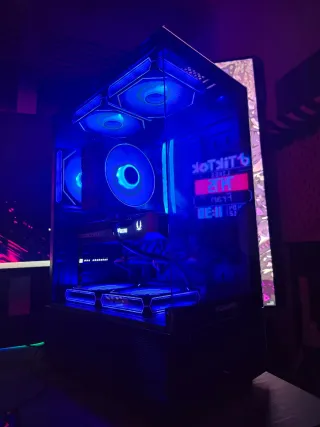 PC Gaming Ryzen 5 9600X + RTX 5070