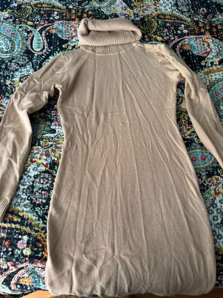 Vestido largo beige cuello alto