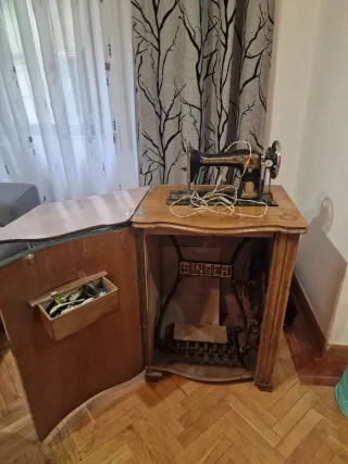 Máquina de coser Singer antigua