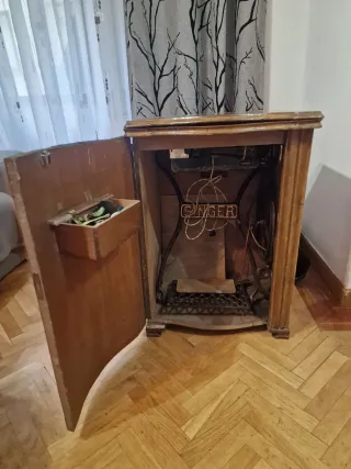 Máquina de coser Singer antigua