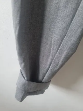 Pantalón Bershka gris con cinturón