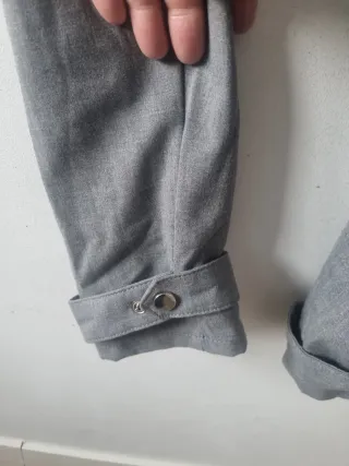 Pantalón Bershka gris con cinturón