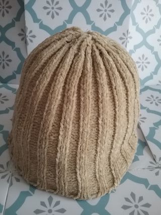 Gorro de lana beige