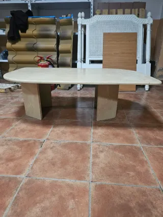 Mesa de mármol beige
