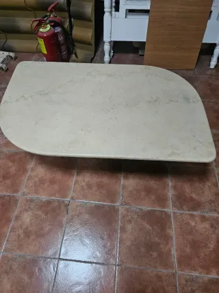 Mesa de mármol beige