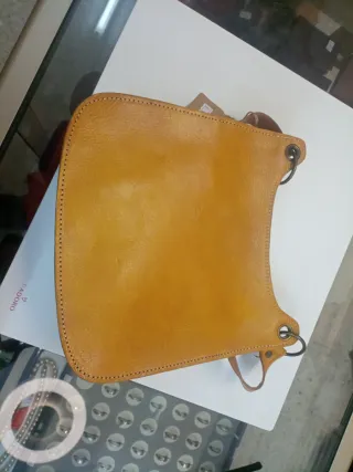 Bolso mujer de cuero amarillo