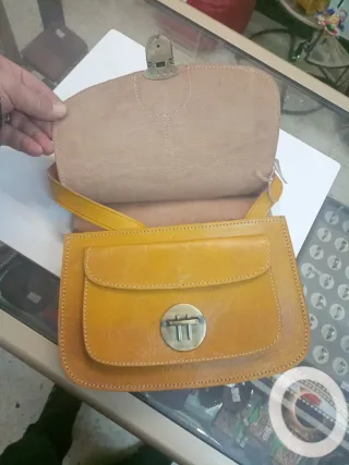 Bolso mujer de cuero amarillo