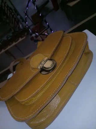 Bolso mujer de cuero amarillo
