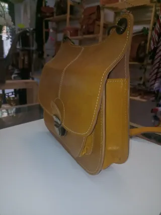 Bolso mujer de cuero amarillo