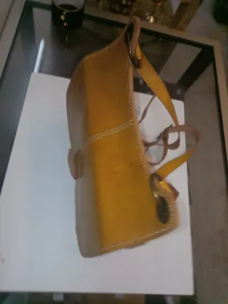 Bolso mujer de cuero amarillo