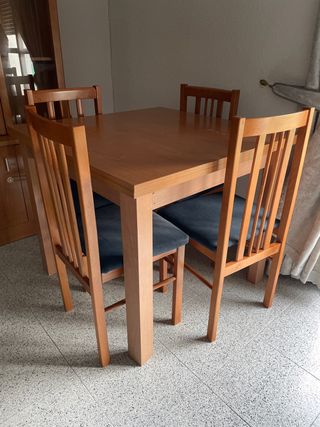 Mesa y 4 Sillas Comedor Madera