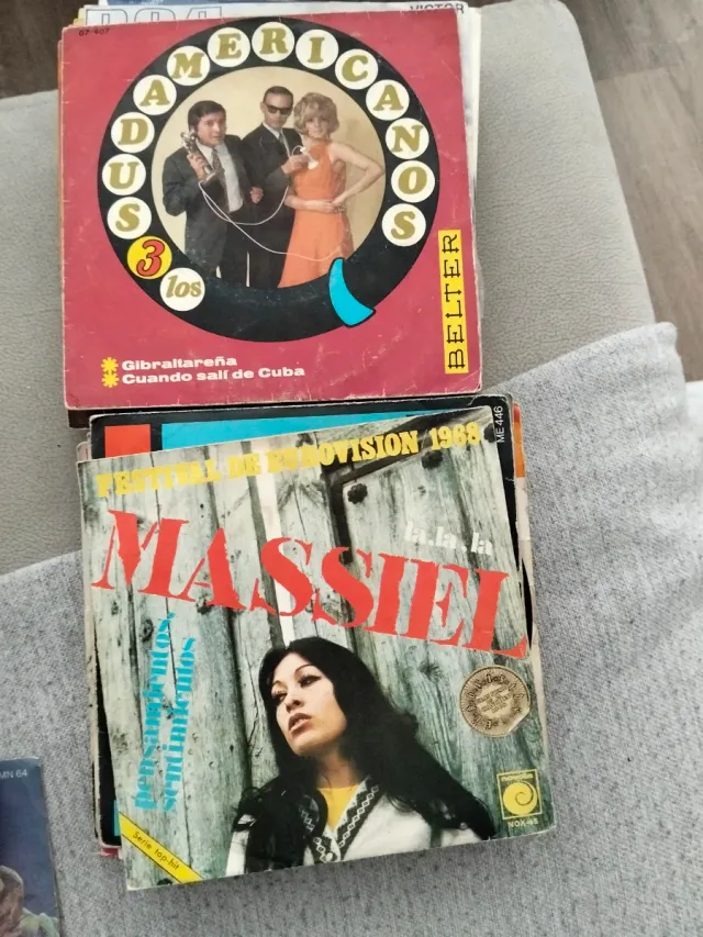 46 Vinilos Pequeños Internacionales