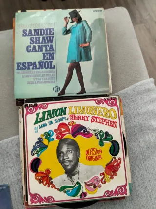 46 Vinilos Pequeños Internacionales