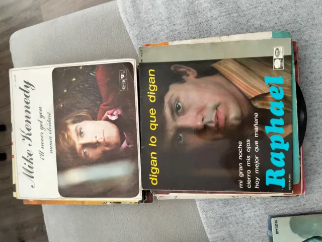 46 Vinilos Pequeños Internacionales