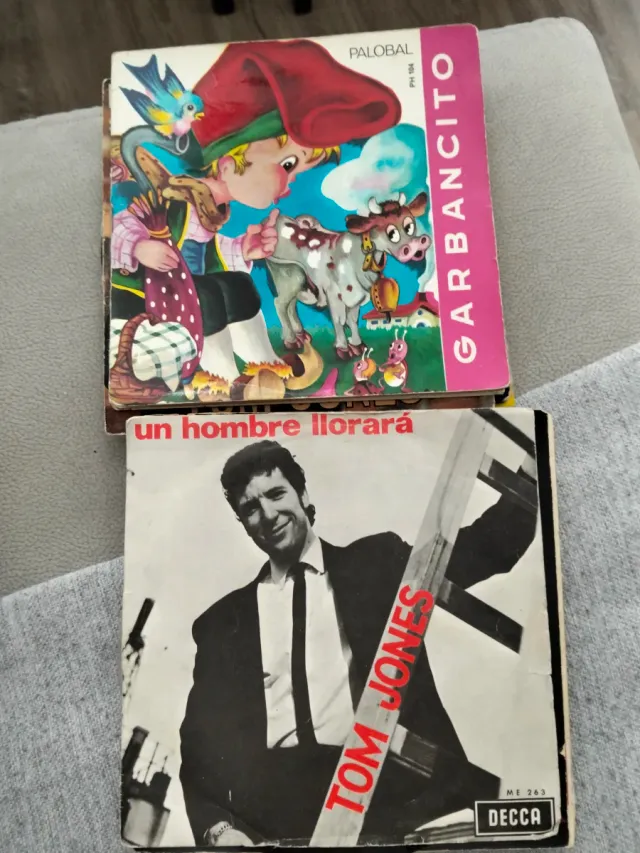 46 Vinilos Pequeños Internacionales