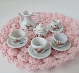 Set di stoviglie in miniatura per bambole