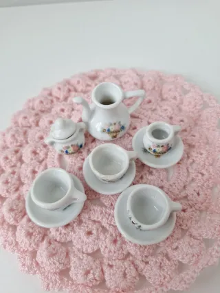 Set di stoviglie in miniatura per bambole