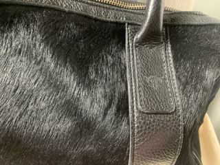 Bolso Piel y Pelo Negro Bandolera