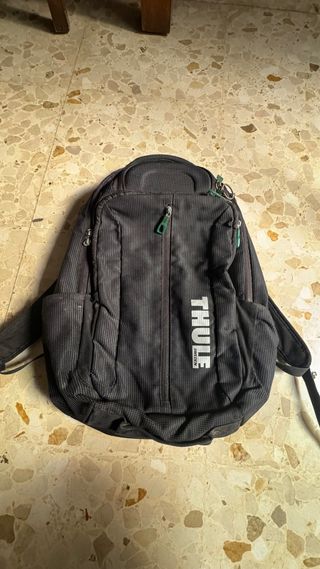 Mochila Thule Negra con detalles verdes