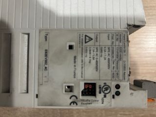 Lenze E82EV302_4C Inversor
