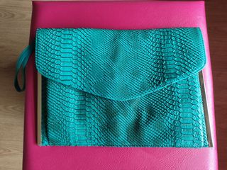 Bolso Clutch cuero que imita piel serpiente nuevo