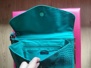 Bolso Clutch cuero que imita piel serpiente nuevo