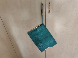 Bolso Clutch cuero que imita piel serpiente nuevo