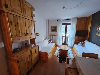 Credenza legno massiccio, in Valtournenche (AO)