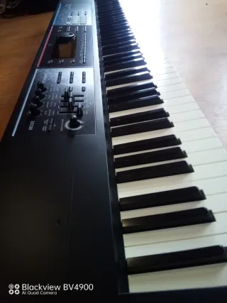 Piano Roland Juno DS88