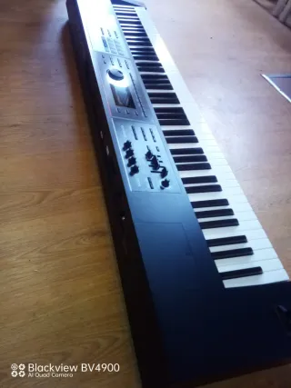 Piano Roland Juno DS88