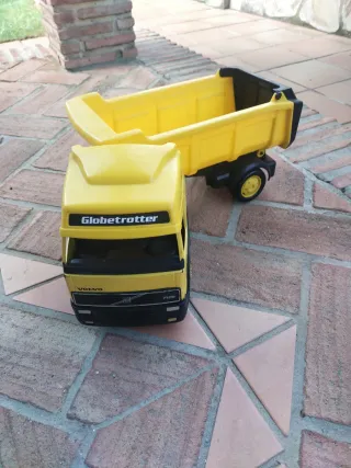 Camión Volquete Amarillo Volvo Gozan Series