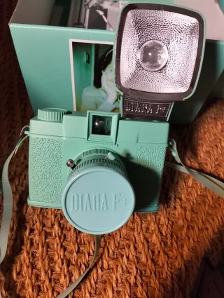 Cámara Diana F+ con adaptador Fujifilm