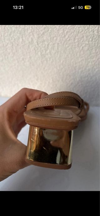 Sandalias Zara tacón dorado talla 38