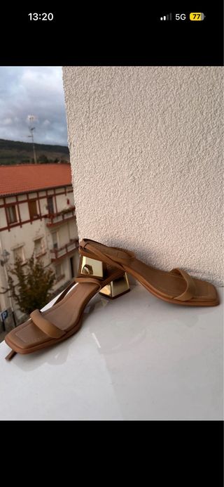 Sandalias Zara tacón dorado talla 38