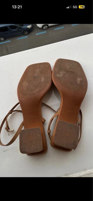 Sandalias Zara tacón dorado talla 38