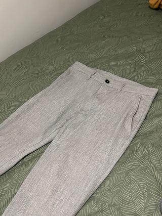 Pantalón gris de Zara - Talla 38