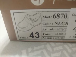 Zapatillas  negras de caballero cierre velcro 43
