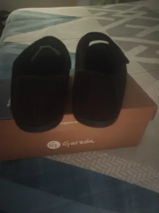 Zapatillas  negras de caballero cierre velcro 43