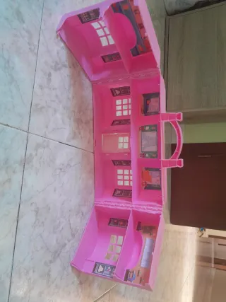 Casa maletín para muñecas