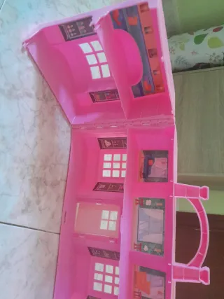 Casa maletín para muñecas