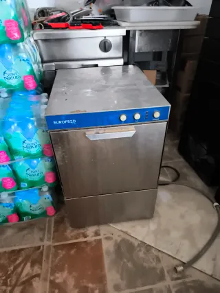 Lavastoviglie per bicchieri EUROFRED per la ristorazione